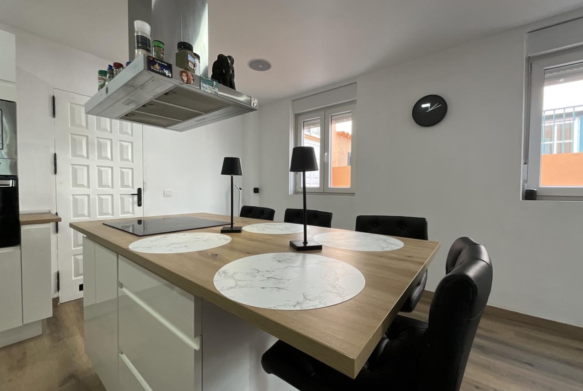 Exclusivo chalet pareado totalmente reformado con amplias terrazas en Las Rosas