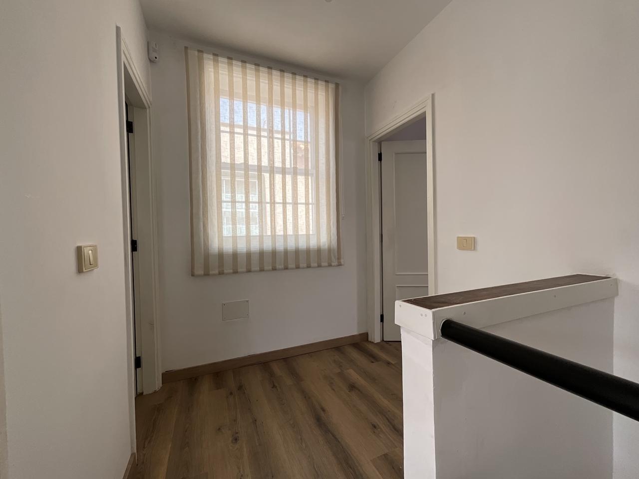 Exclusivo chalet pareado totalmente reformado con amplias terrazas en Las Rosas