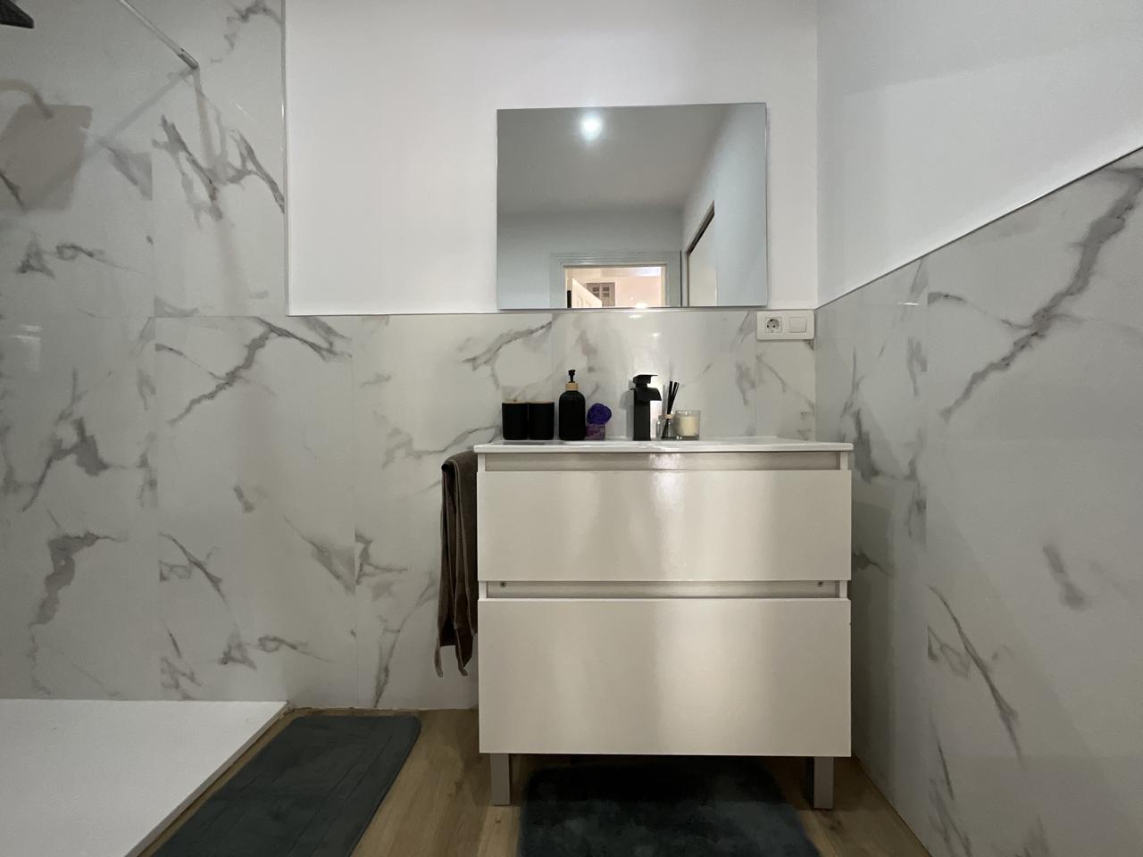 Exclusivo chalet pareado totalmente reformado con amplias terrazas en Las Rosas