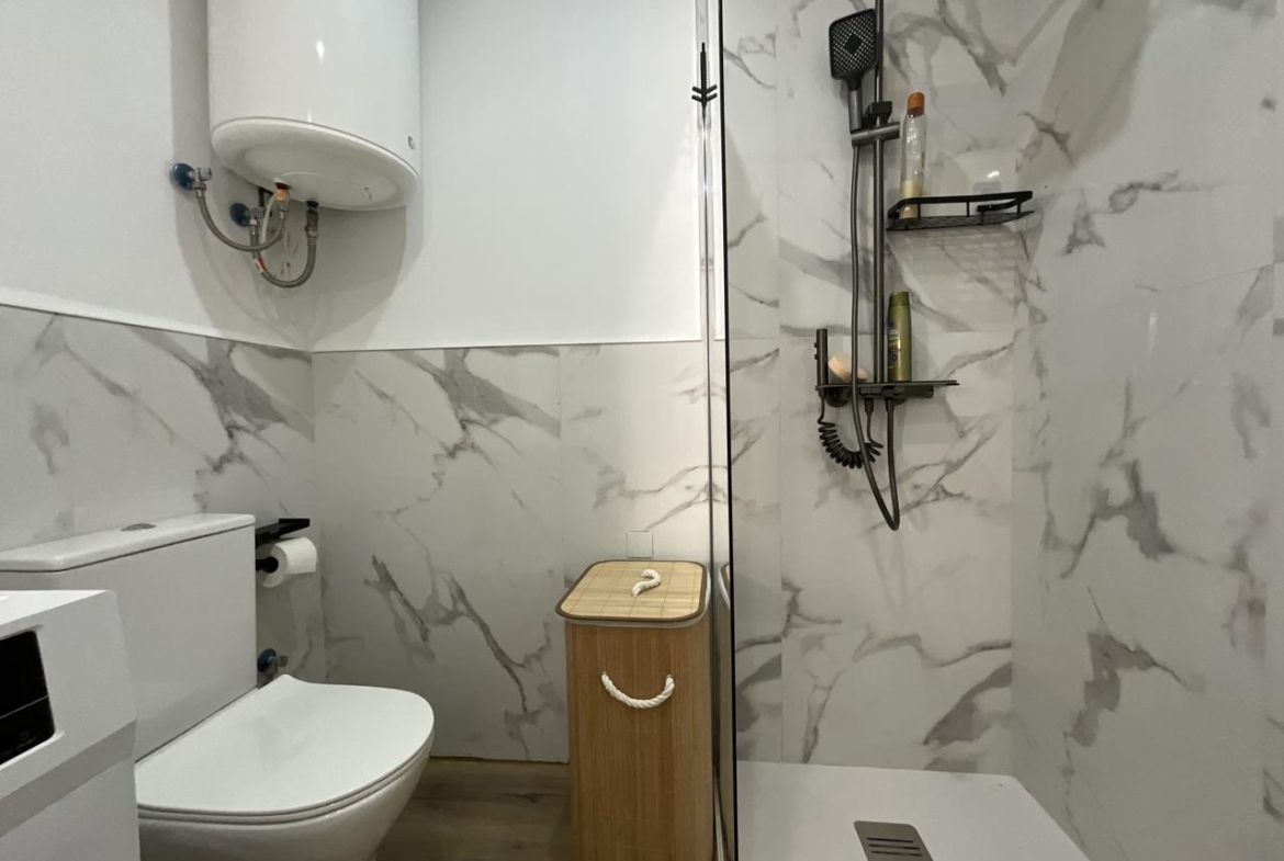 Exclusivo chalet pareado totalmente reformado con amplias terrazas en Las Rosas