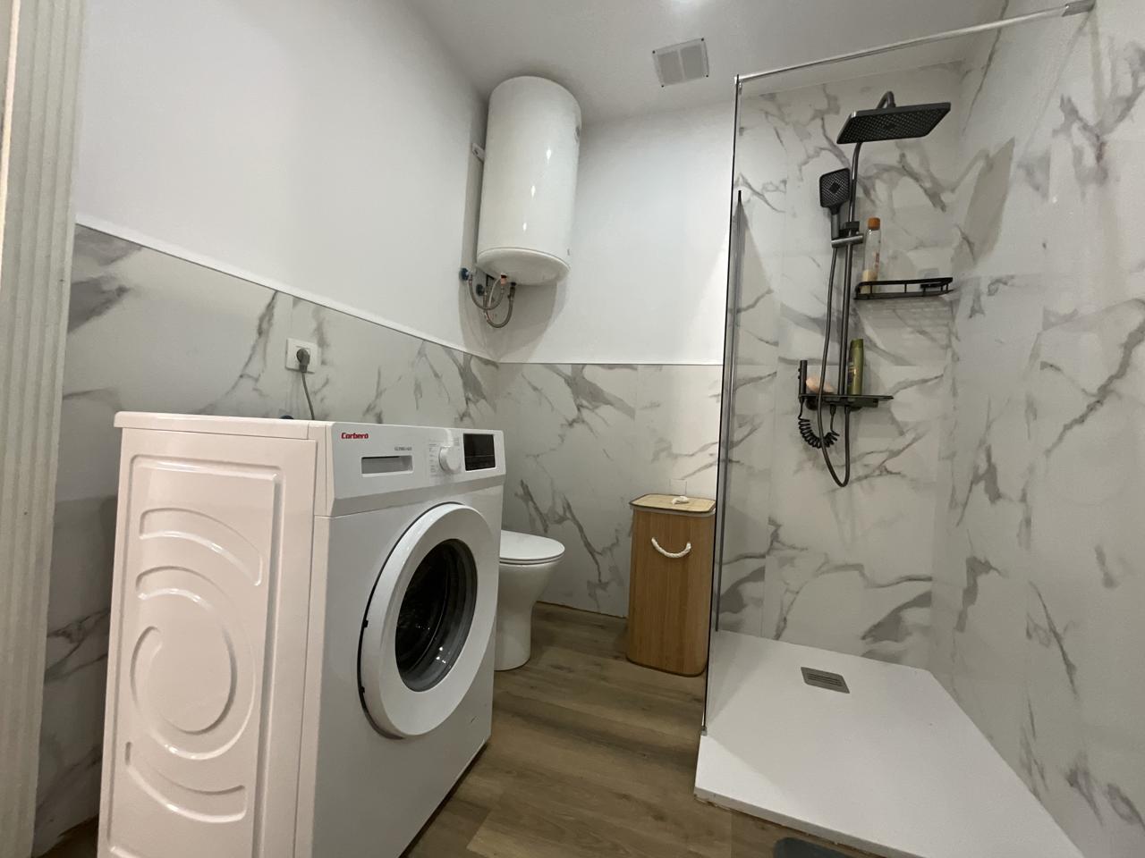 Exclusivo chalet pareado totalmente reformado con amplias terrazas en Las Rosas