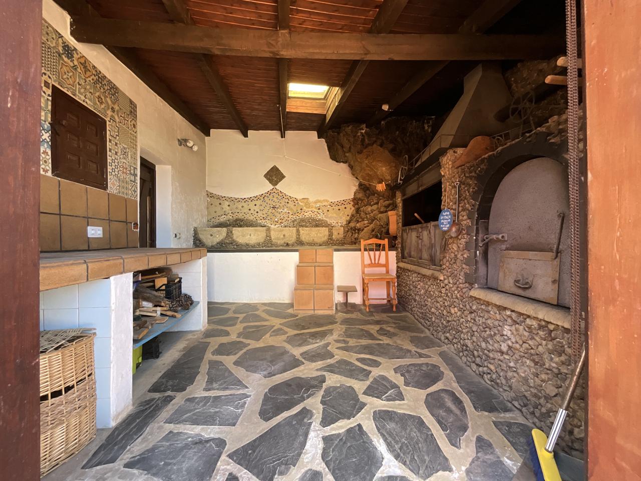 Propiedad Exclusiva en Guía de Isora: Finca de Alta Gama con Vistas al Atlántico