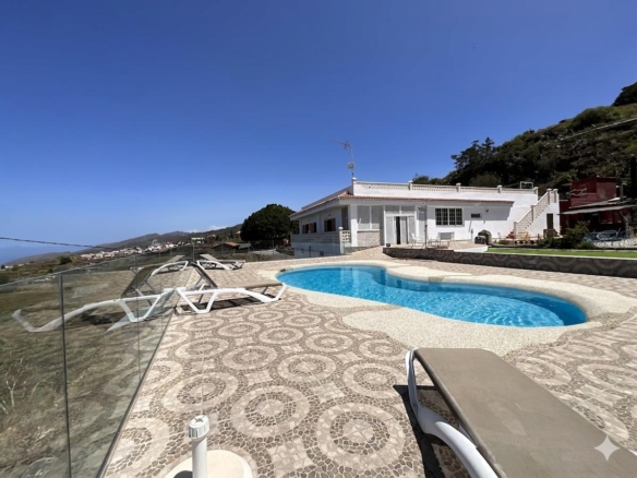 Propiedad Exclusiva en Guía de Isora: Finca de Alta Gama con Vistas al Atlántico