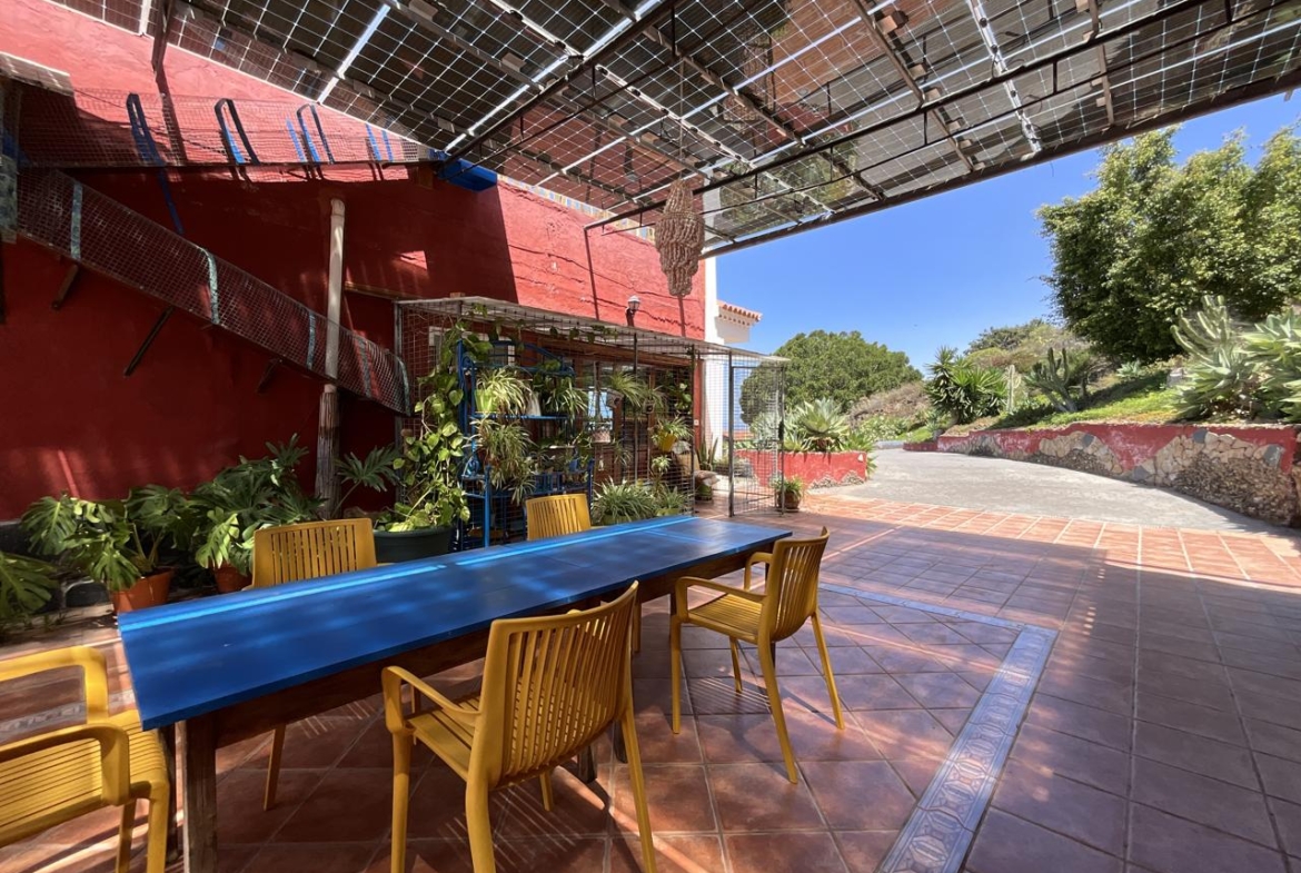 Propiedad Exclusiva en Guía de Isora: Finca de Alta Gama con Vistas al Atlántico