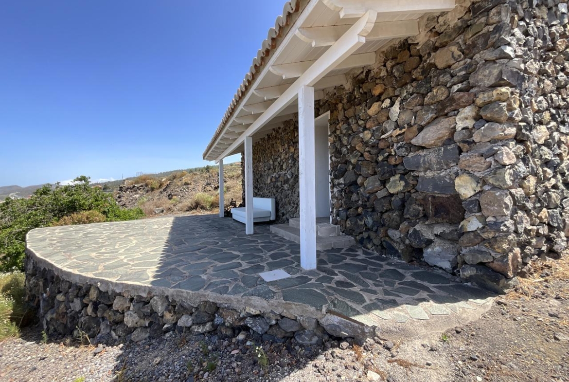 Propiedad Exclusiva en Guía de Isora: Finca de Alta Gama con Vistas al Atlántico