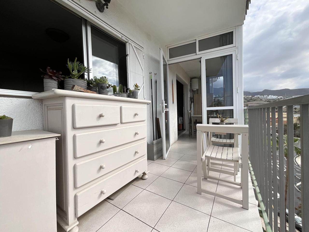 Apartamento con Vistas al Mar en Playa de las Américas – Piscina y Ubicación Ideal