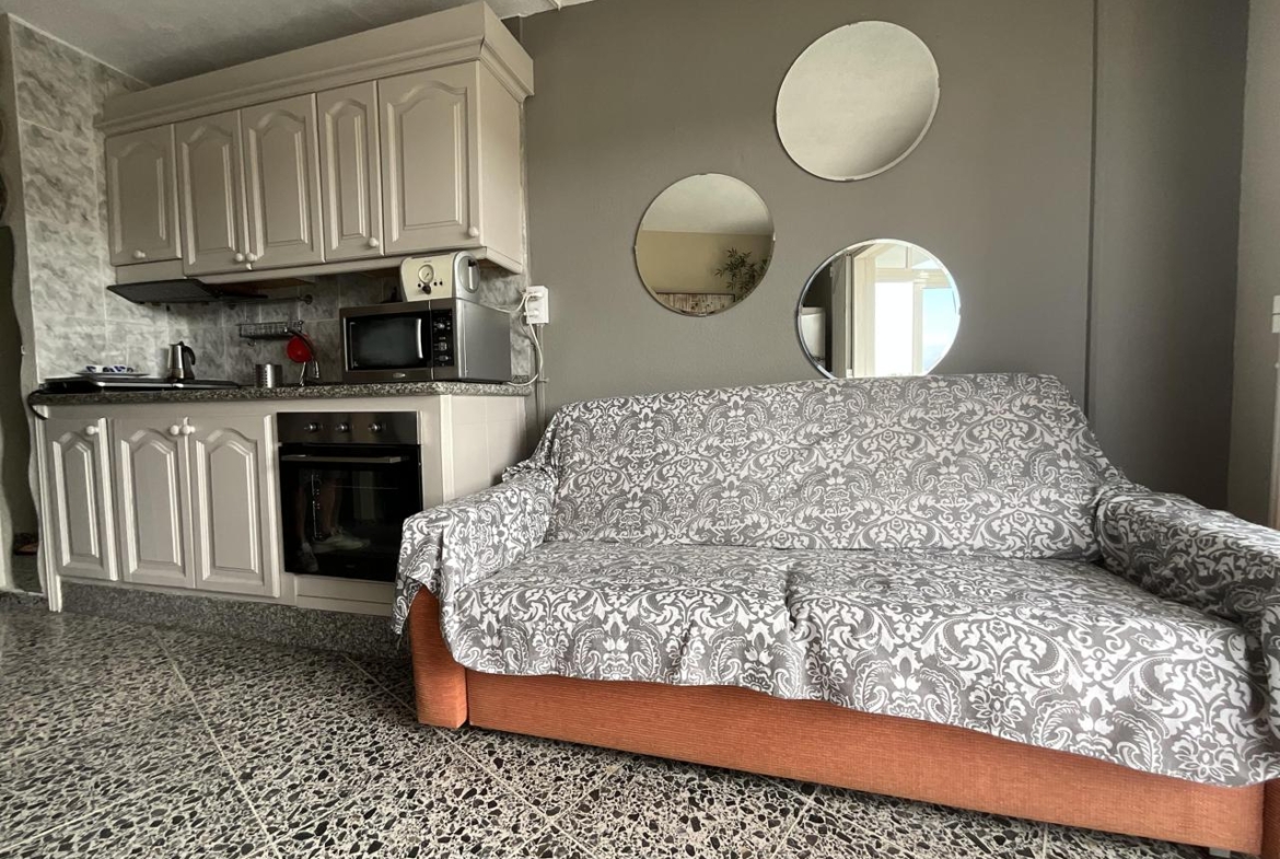 Apartamento con Vistas al Mar en Playa de las Américas – Piscina y Ubicación Ideal