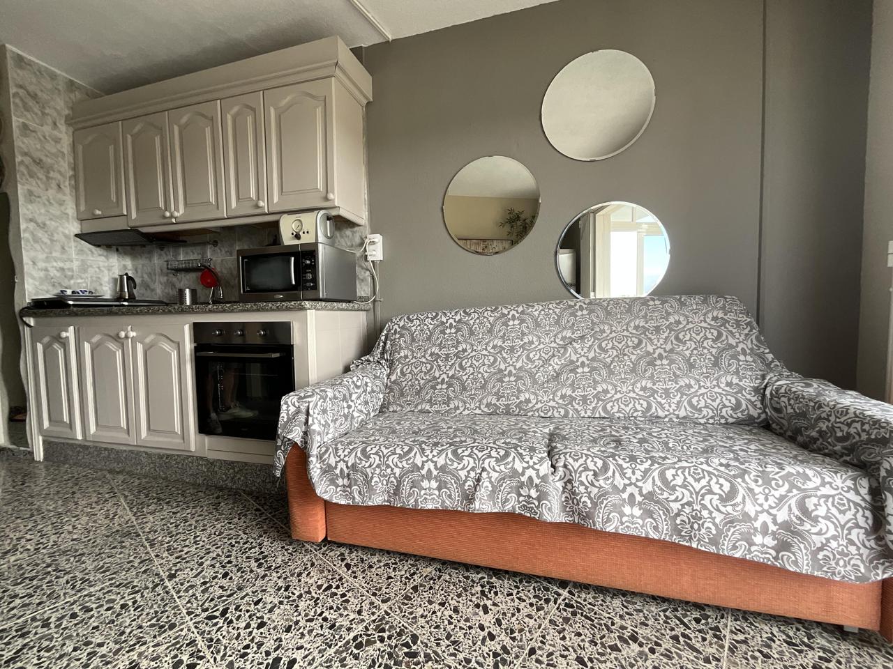 Apartamento con Vistas al Mar en Playa de las Américas – Piscina y Ubicación Ideal