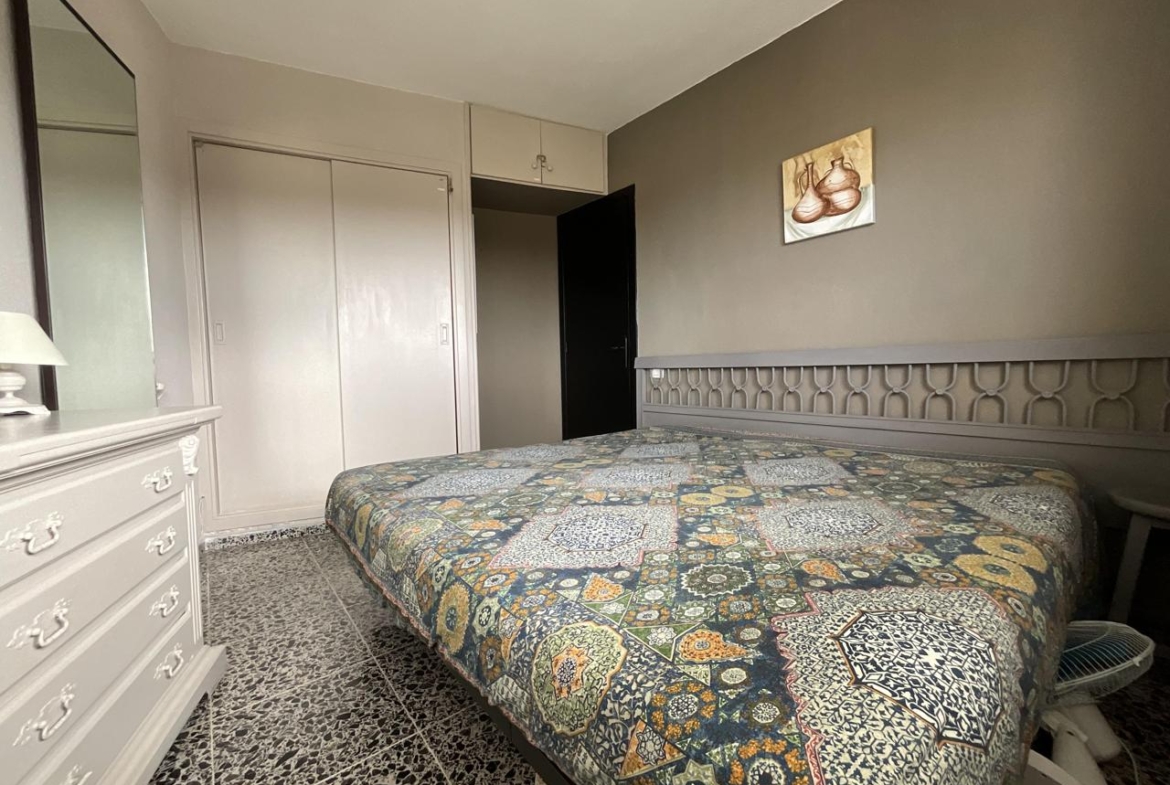 Apartamento con Vistas al Mar en Playa de las Américas – Piscina y Ubicación Ideal