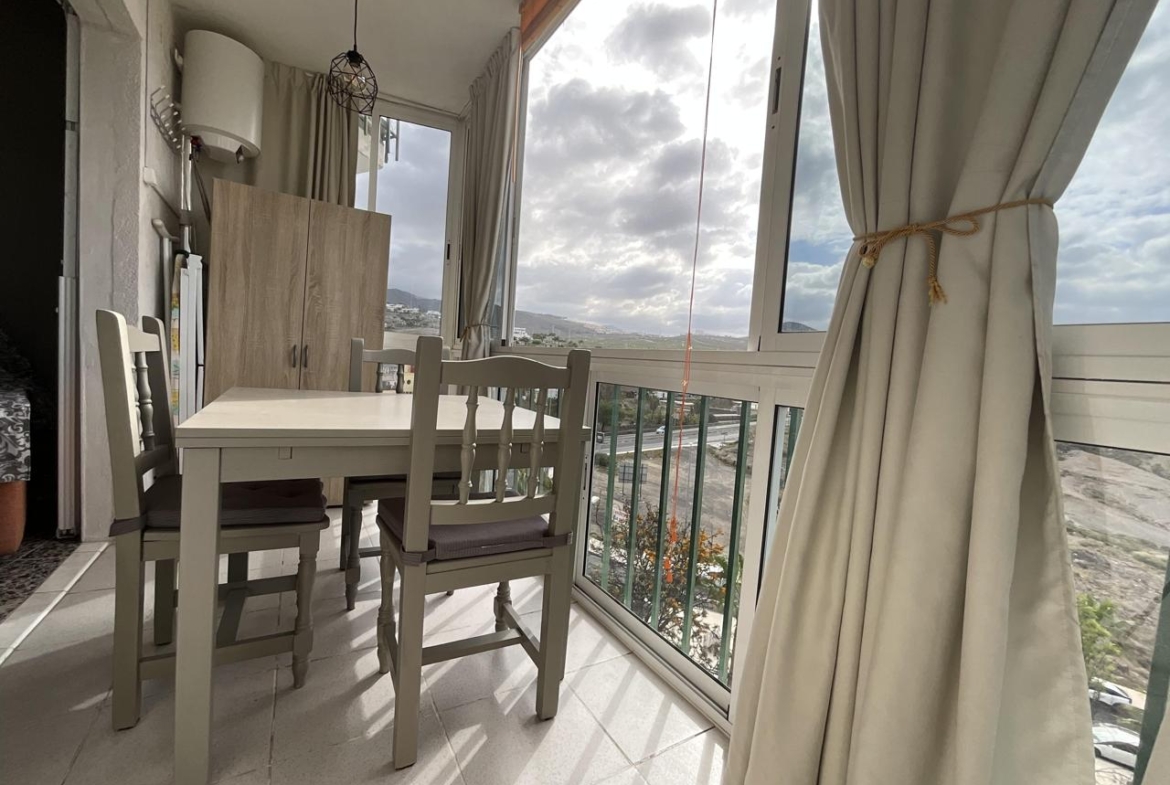 Apartamento con Vistas al Mar en Playa de las Américas – Piscina y Ubicación Ideal