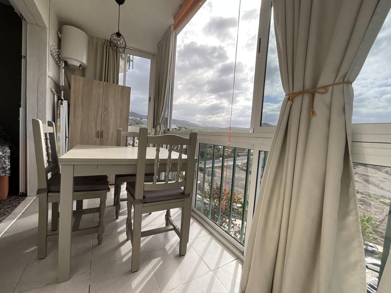 Apartamento con Vistas al Mar en Playa de las Américas – Piscina y Ubicación Ideal