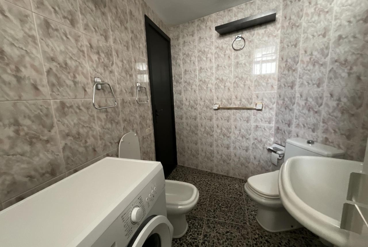 Apartamento con Vistas al Mar en Playa de las Américas – Piscina y Ubicación Ideal