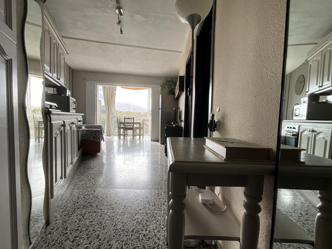 Apartamento con Vistas al Mar en Playa de las Américas – Piscina y Ubicación Ideal