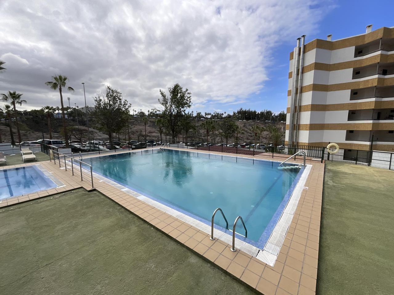 Apartamento con Vistas al Mar en Playa de las Américas – Piscina y Ubicación Ideal