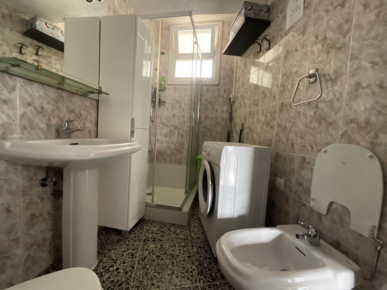 Apartamento con Vistas al Mar en Playa de las Américas – Piscina y Ubicación Ideal
