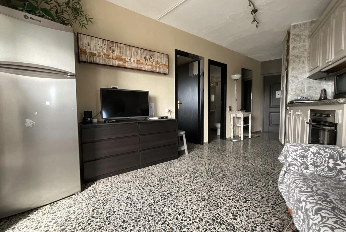 Apartamento con Vistas al Mar en Playa de las Américas – Piscina y Ubicación Ideal