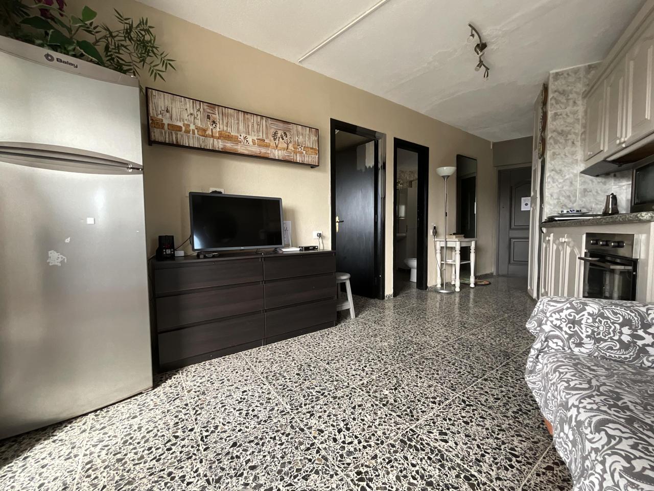 Apartamento con Vistas al Mar en Playa de las Américas – Piscina y Ubicación Ideal