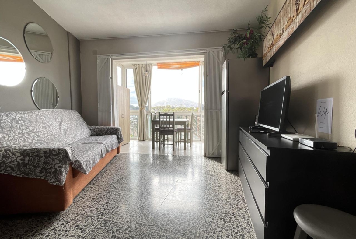 Apartamento con Vistas al Mar en Playa de las Américas – Piscina y Ubicación Ideal