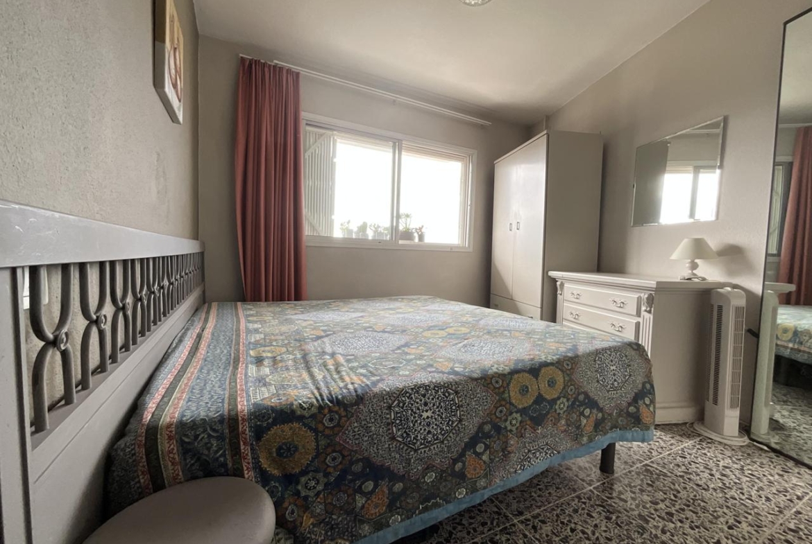 Apartamento con Vistas al Mar en Playa de las Américas – Piscina y Ubicación Ideal
