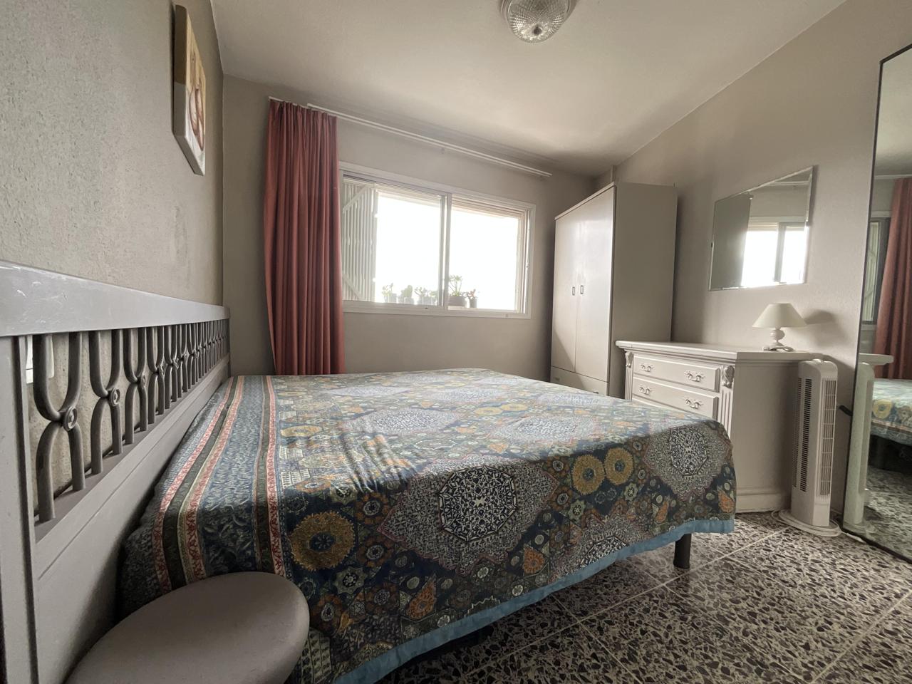 Apartamento con Vistas al Mar en Playa de las Américas – Piscina y Ubicación Ideal