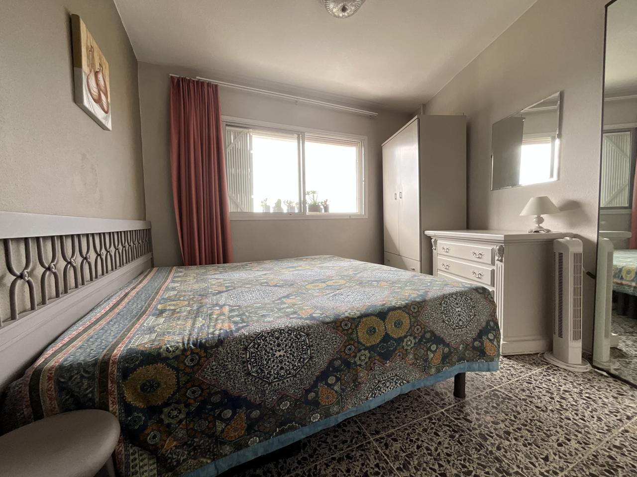 Apartamento con Vistas al Mar en Playa de las Américas – Piscina y Ubicación Ideal