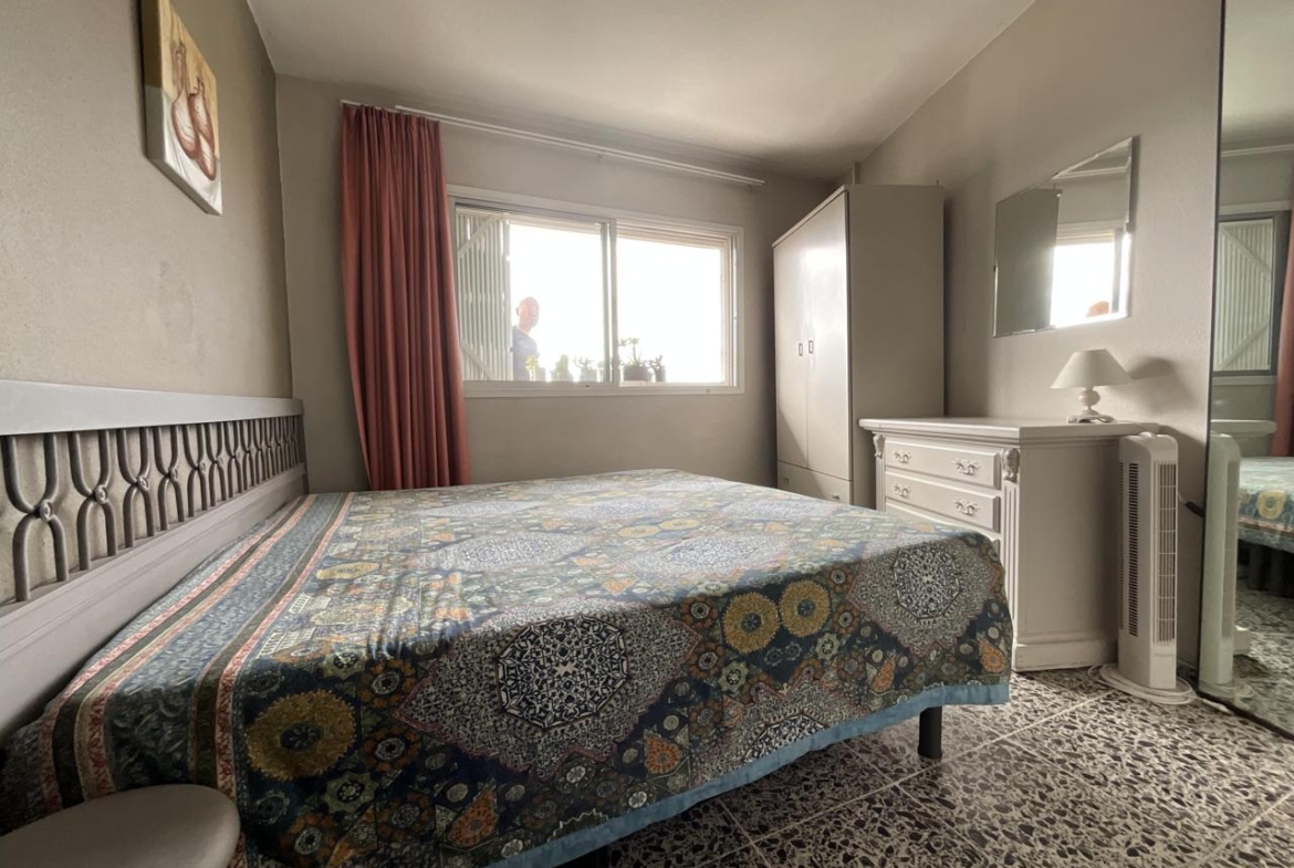 Apartamento con Vistas al Mar en Playa de las Américas – Piscina y Ubicación Ideal