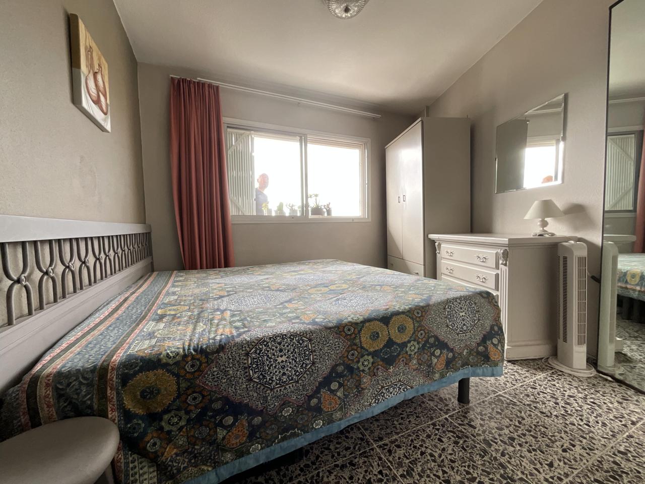 Apartamento con Vistas al Mar en Playa de las Américas – Piscina y Ubicación Ideal