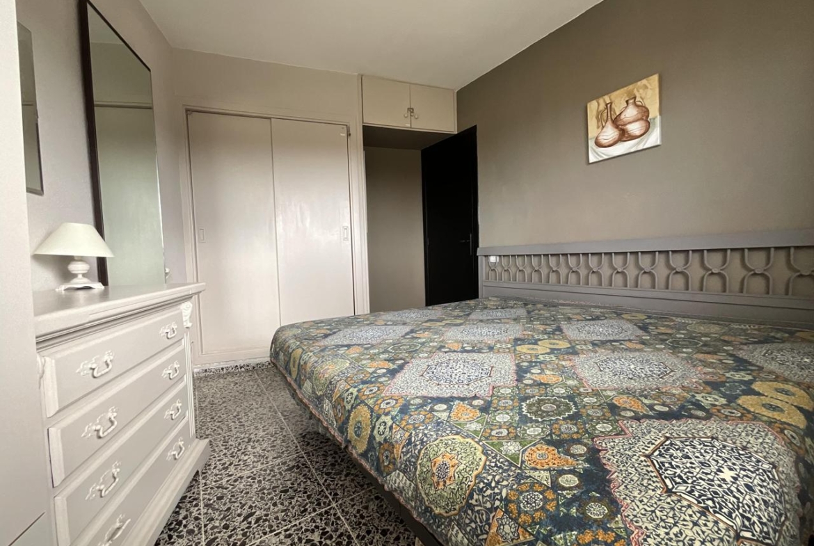 Apartamento con Vistas al Mar en Playa de las Américas – Piscina y Ubicación Ideal