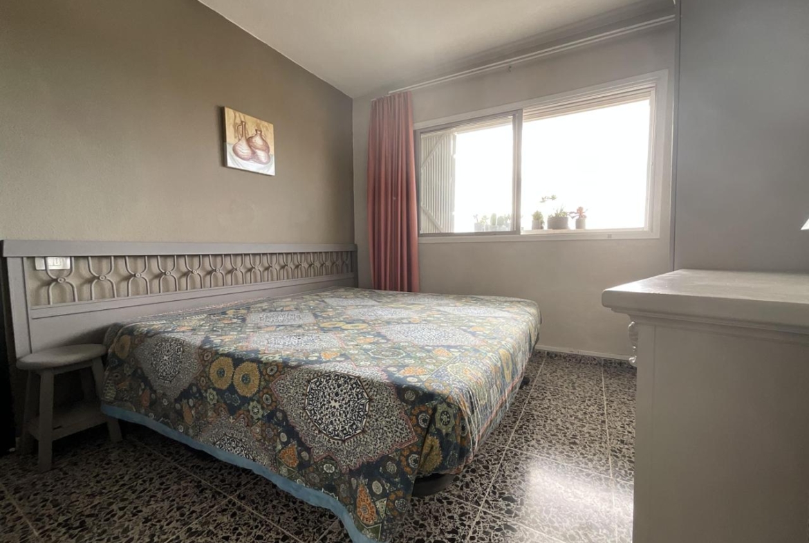Apartamento con Vistas al Mar en Playa de las Américas – Piscina y Ubicación Ideal