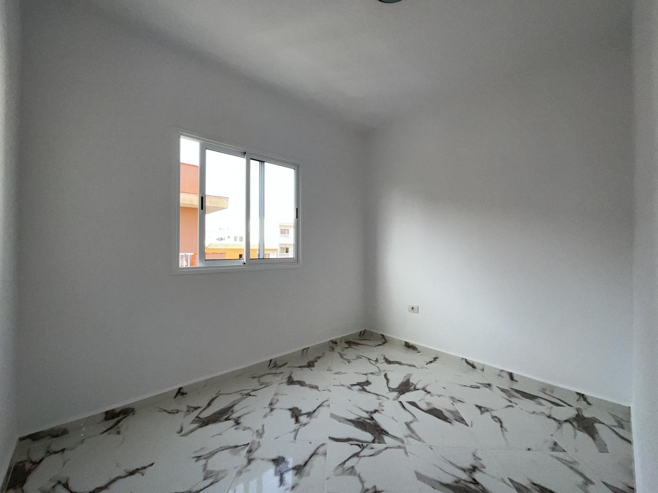 Piso en venta en Arona de 69 m2