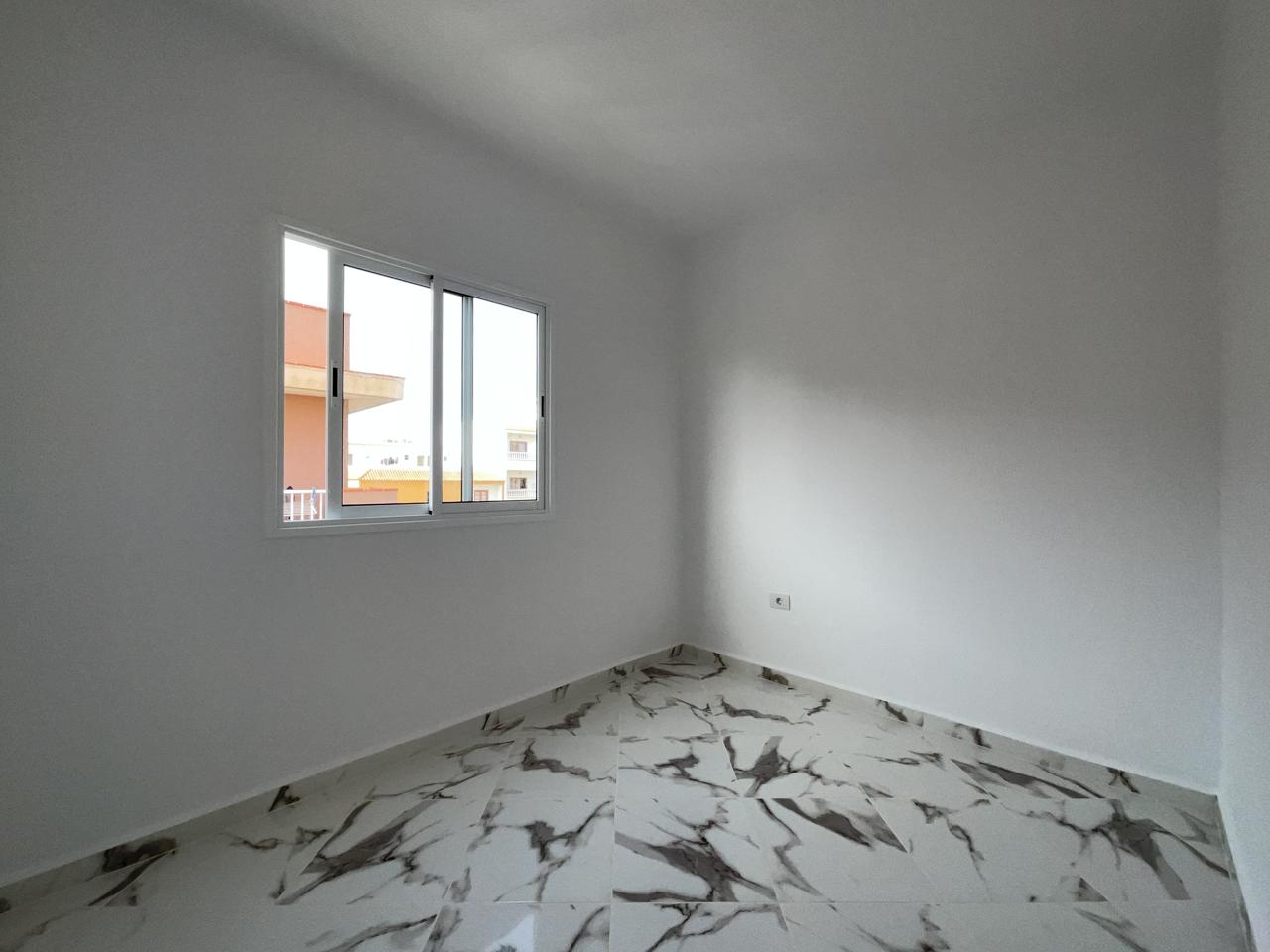 Piso en venta en Arona de 69 m2
