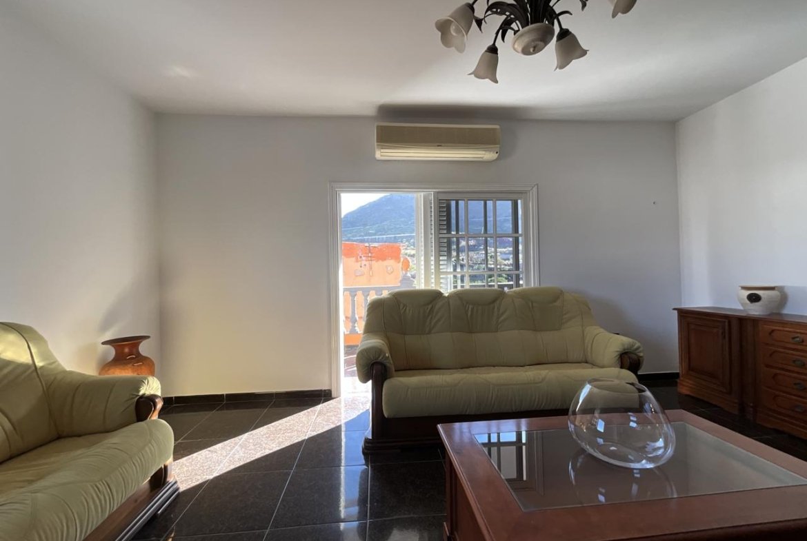 Casa Rústica en venta en Arona de 481 m2