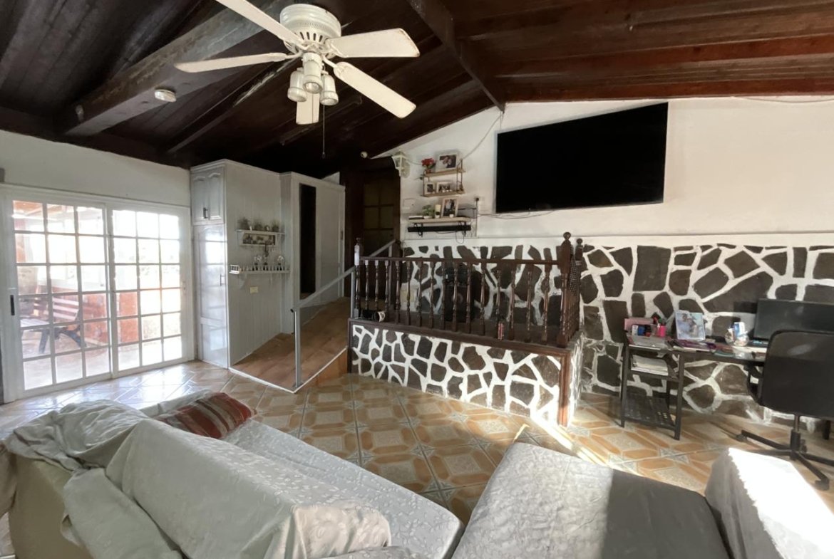 Casa Rústica en venta en Arona de 481 m2