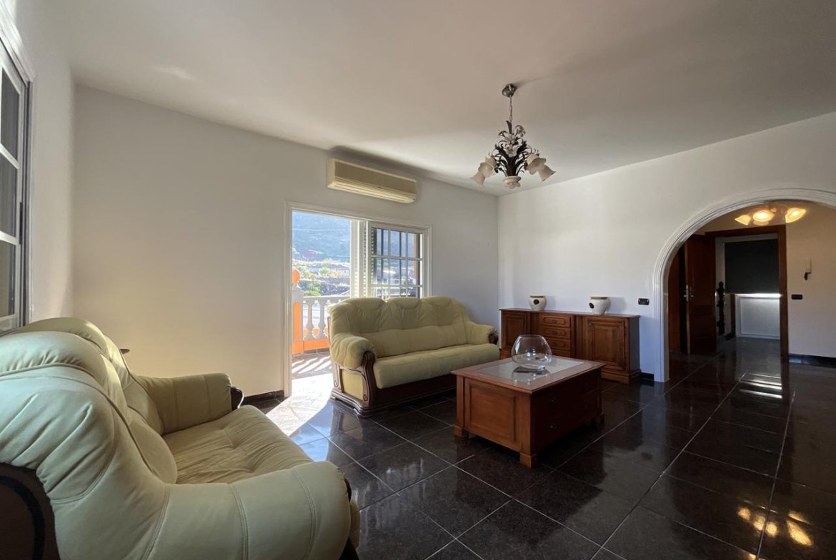 Casa Rústica en venta en Arona de 481 m2